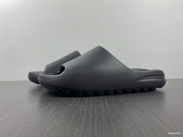 Adidas HQ6448 Slide Yeezy Onyx 0918
